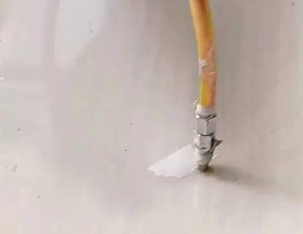 溧阳瓷砖空鼓维修公司专业解答在瓷砖铺贴过程中，如果使用的砂料过粗（如全部使用了粗砂），可能会导致以下问题